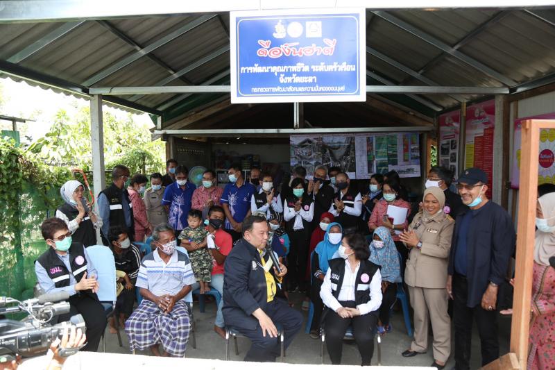 รมว.พม. ลงพื้นที่เ�
