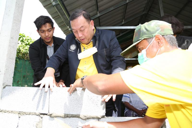รมว.พม. ลงพื้นที่เ�
