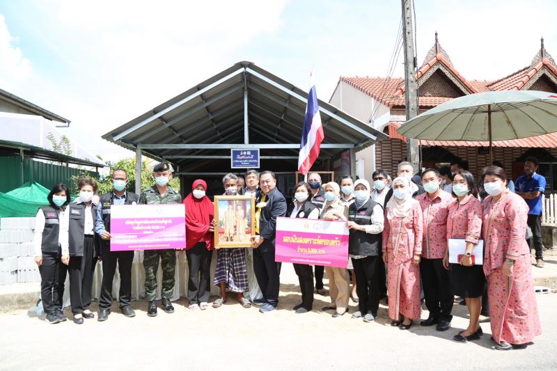 รมว.พม. ลงพื้นที่เ�