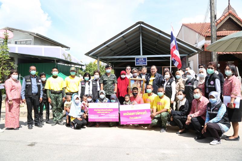 รมว.พม. ลงพื้นที่เ�