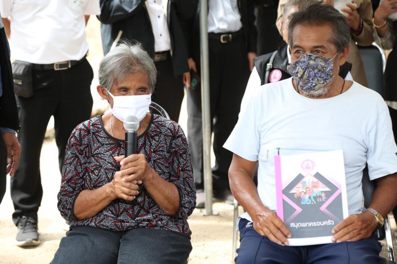 รมว.พม. ลงพื้นที่เ�