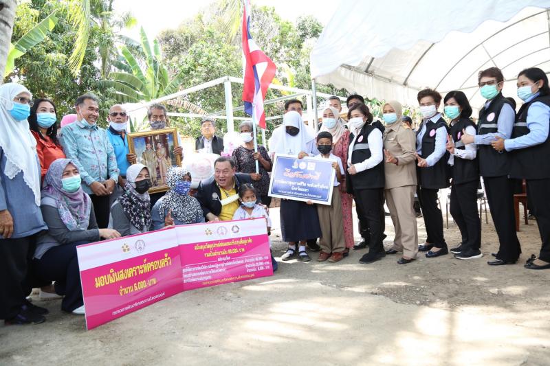 รมว.พม. ลงพื้นที่เ�