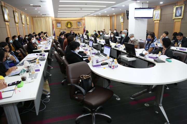 รมว.พม. เป็นประธาน�