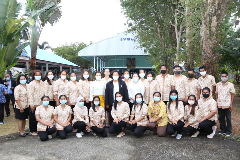 รมว.พม.ลงพื้นที่เย