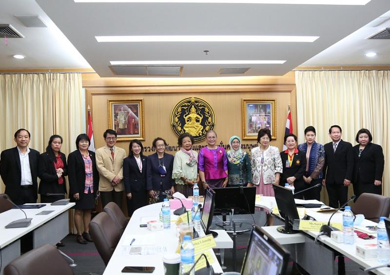 รองปลัดพม.ประธานเ�