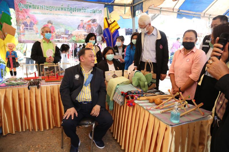 รมว.พม.ลงพื้นที่จั