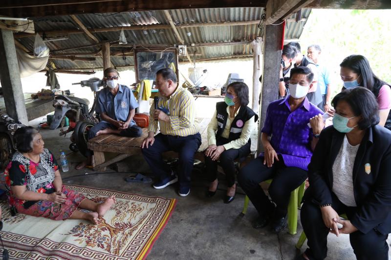 รมว.พม.ลงพื้นที่เย