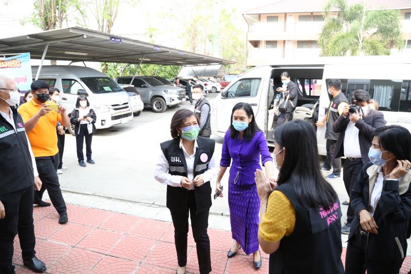 ปลัด พม. พร้อมด้วย �