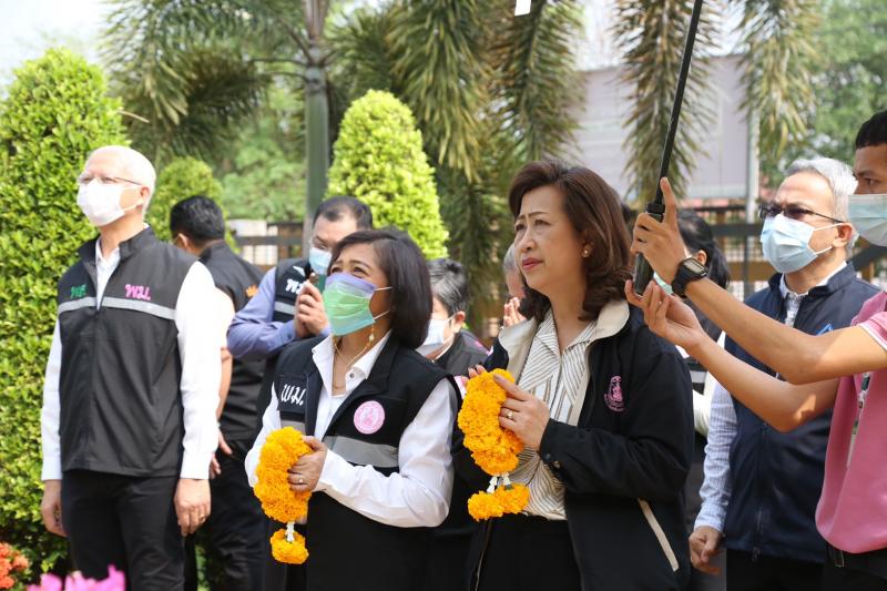 ปลัด พม. พร้อมด้วย �
