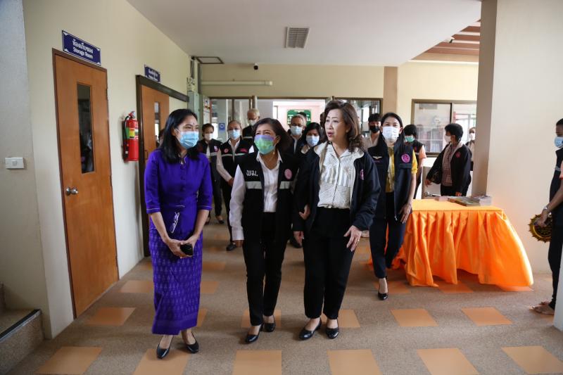 ปลัด พม. พร้อมด้วย �