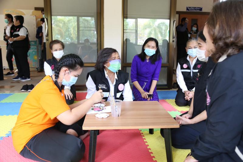 ปลัด พม. พร้อมด้วย �