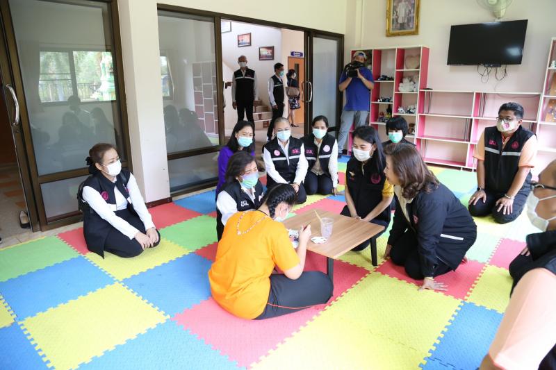 ปลัด พม. พร้อมด้วย �