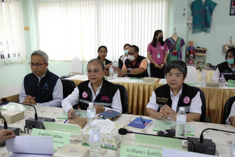 ปลัด พม. พร้อมคณะผ�