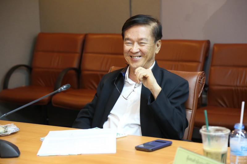 รองปลัด พม. เป็นปร�