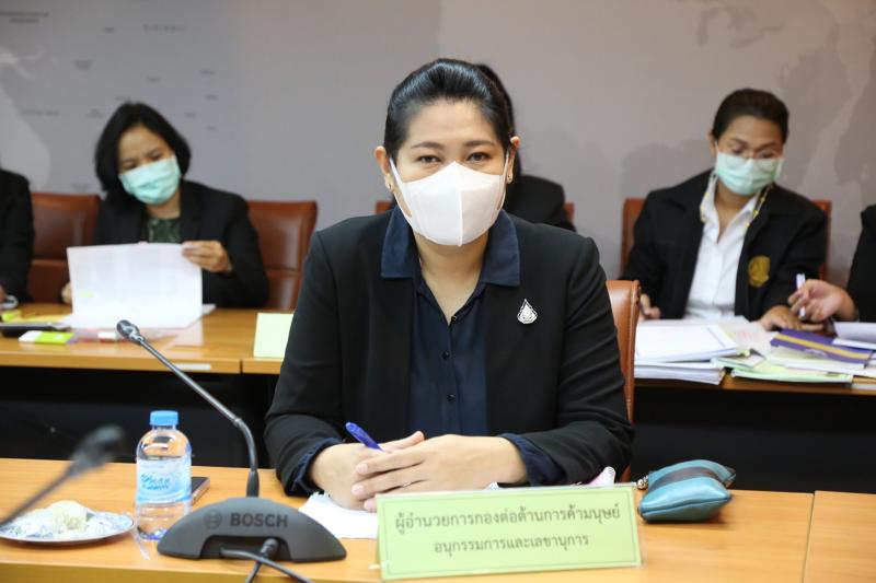 รองปลัด พม. เป็นปร�