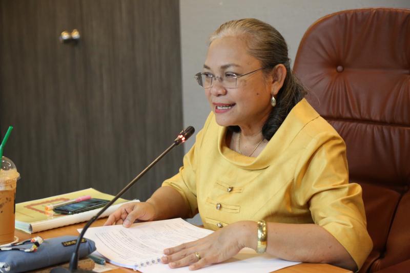 รองปลัด พม. เป็นปร�