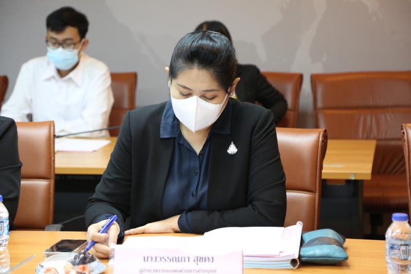 รองปลัด พม. เป็นปร�