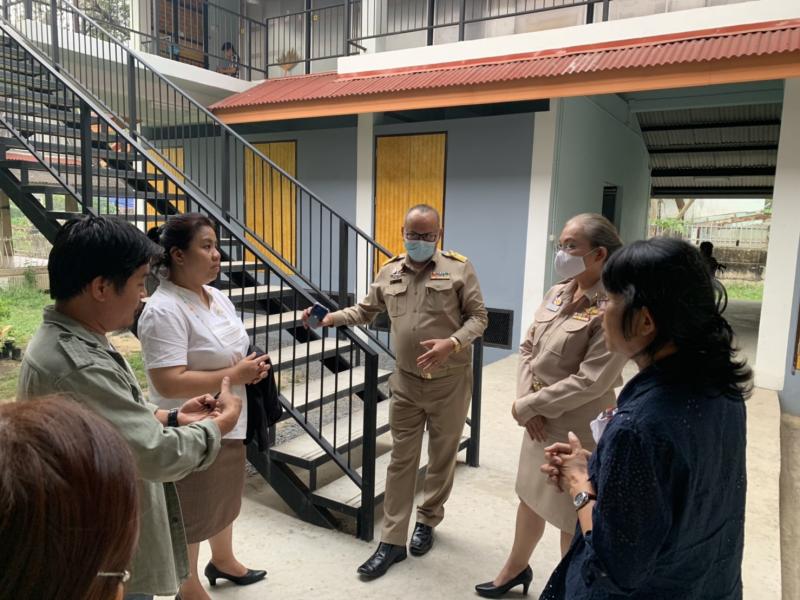 รองปลัด พม. เป็นปร�