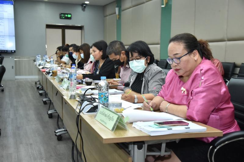 รองปลัด พม. เป็นปร�