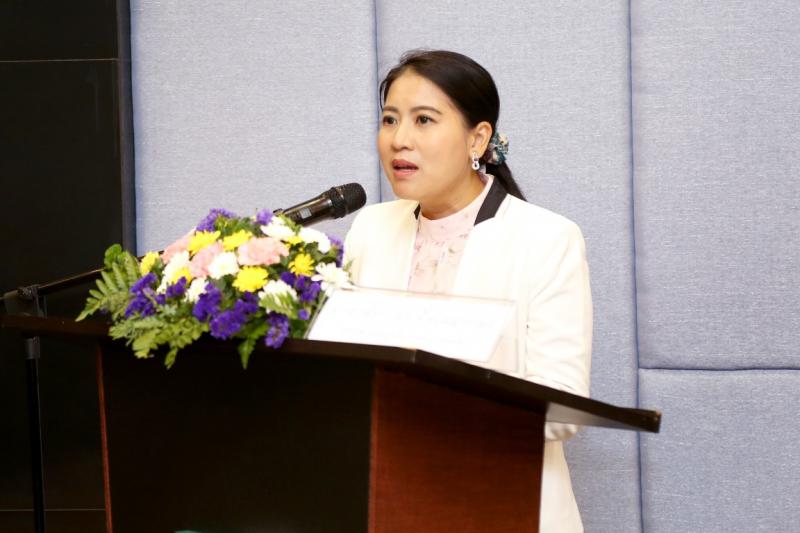 รองปลัด พม. เป็นปร�