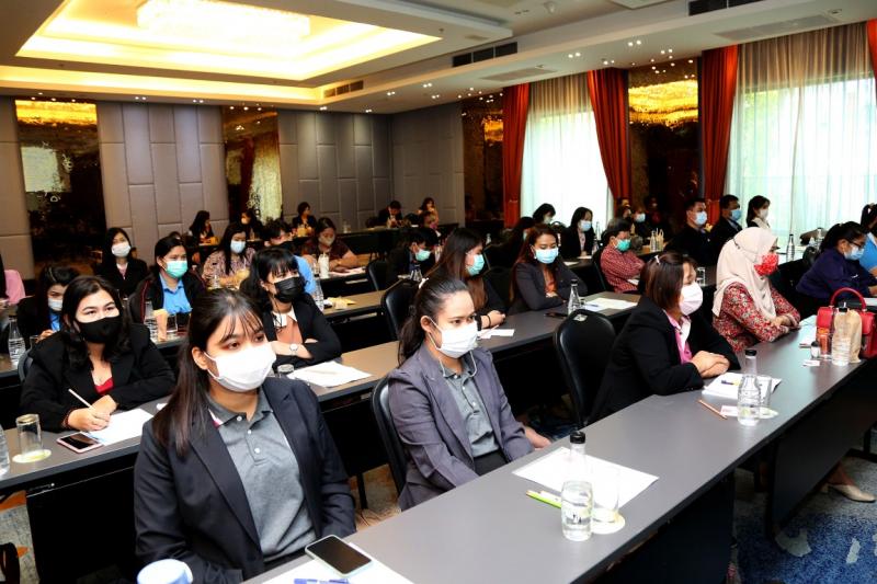 รองปลัด พม. เป็นปร�