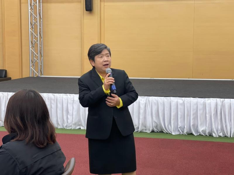 รองปลัด พม. มอบแนว�