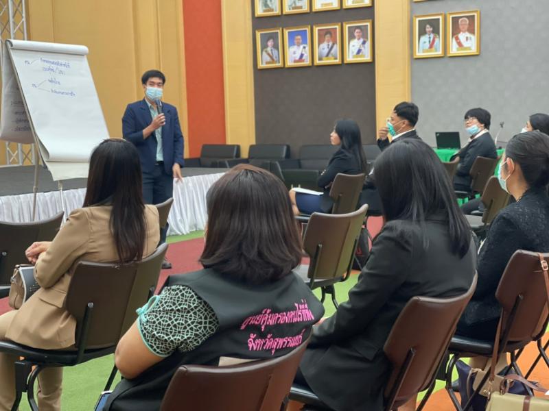 รองปลัด พม. มอบแนว�