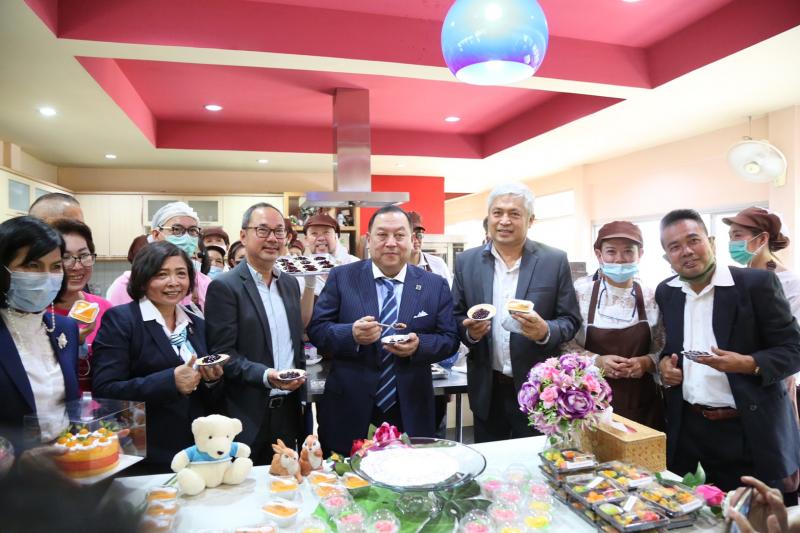 รมว.พม. เป็นประธาน�