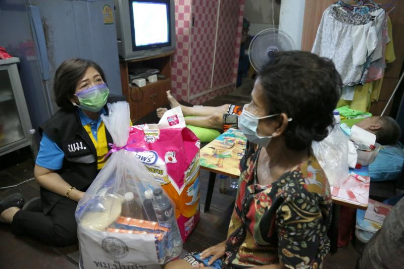 ปลัด พม. พร้อมคณะผ�