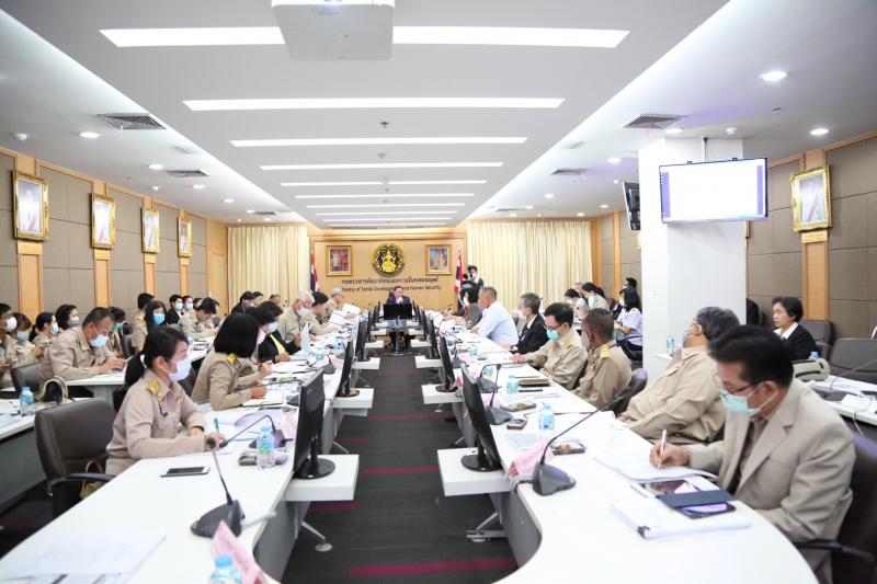 รมว.พม. เป็นประธาน�
