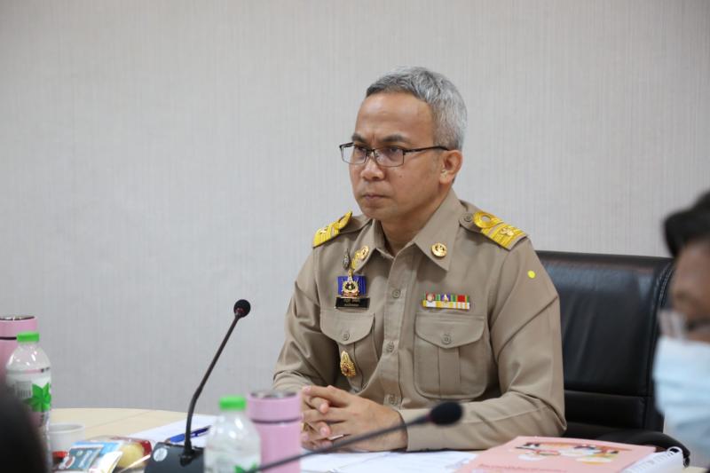 รองปลัด พม. เป็นปร�