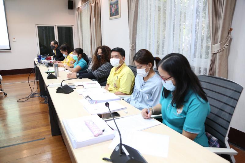 รองปลัด พม. เป็นปร�