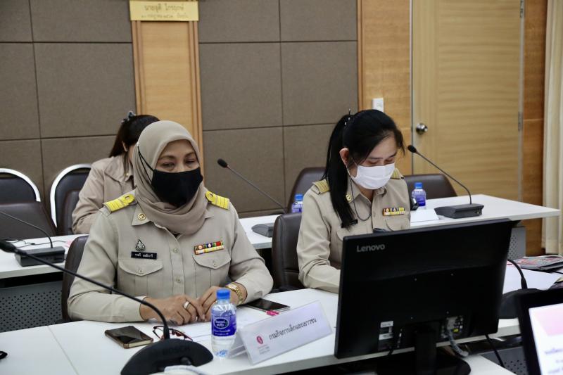 รองปลัด พม. เป็นปร�