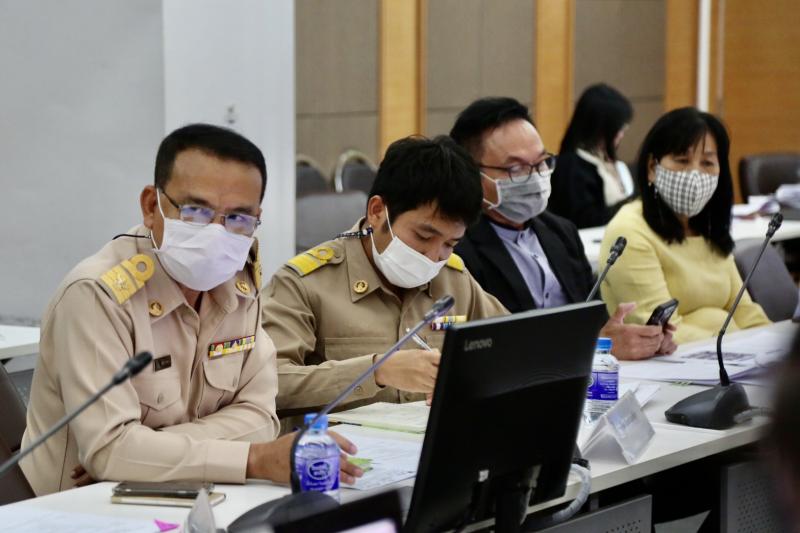 รองปลัด พม. เป็นปร�