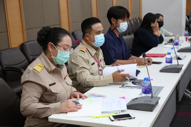 รองปลัด พม. เป็นปร�