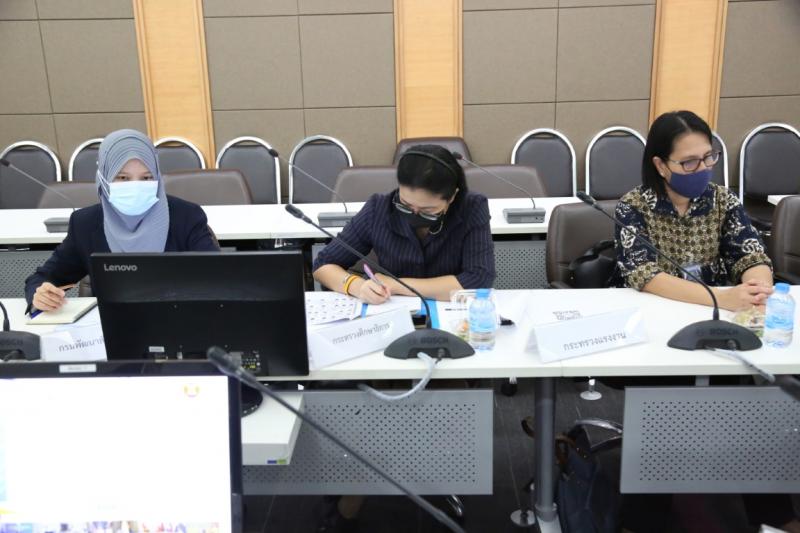 รองปลัด พม. ได้รับ�
