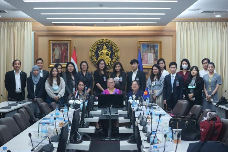 รองปลัด พม. ได้รับ�