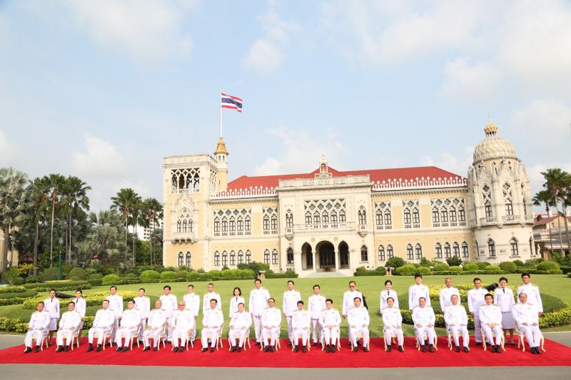 รมว.พม. ร่วมถ่ายภา�