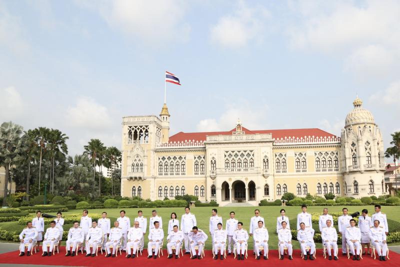 รมว.พม. ร่วมถ่ายภา�