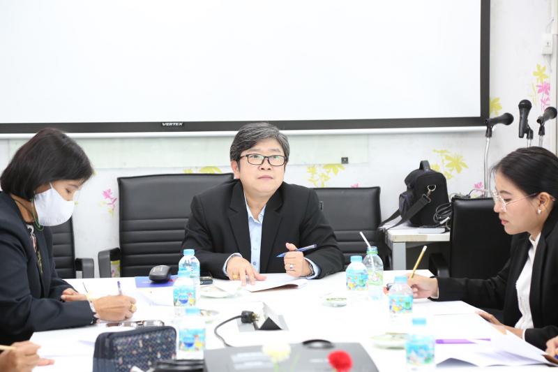 รองปลัด พม. เป็นปร�