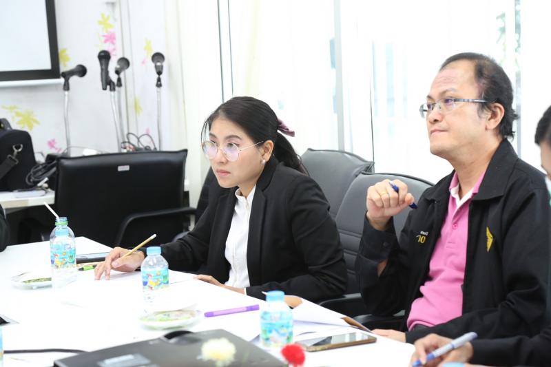 รองปลัด พม. เป็นปร�