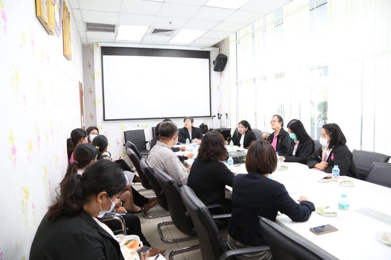 รองปลัด พม. เป็นปร�
