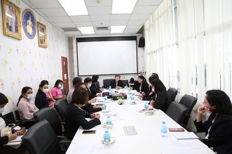 รองปลัด พม. เป็นปร�