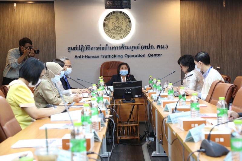 ปลัด พม. เป็นประธา�