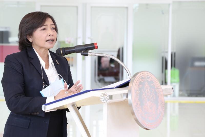 ปลัด พม. รับมอบเงิ�