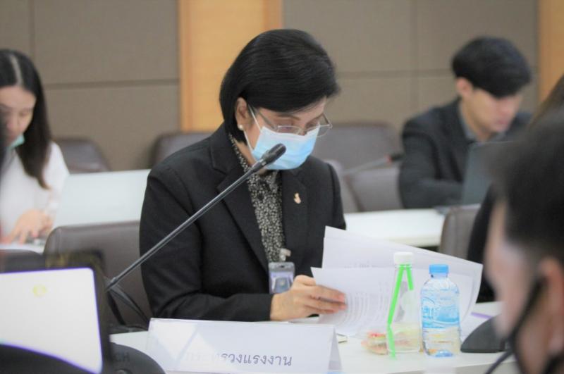 ปลัด พม. รับมอบหมา�