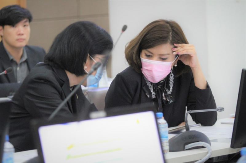 ปลัด พม. รับมอบหมา�