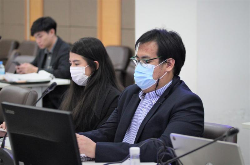 ปลัด พม. รับมอบหมา�