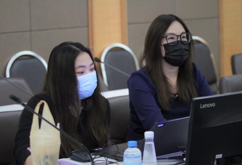 ปลัด พม. รับมอบหมา�