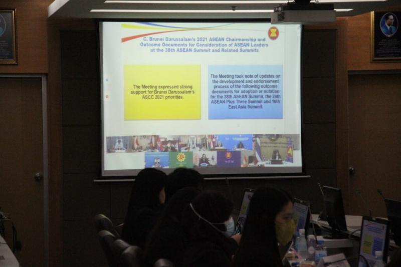 ปลัด พม. รับมอบหมา�